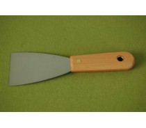 SCRAPER WITH WOODEN HANDLE-VARNISHED,SZIE 105MM TYA015